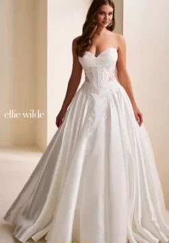 EW37082^Ellie Wilde Hot