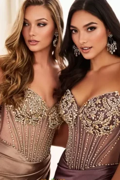 EW37016^Ellie Wilde Online