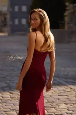 32925^La Femme Online