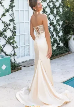 XO065^Portia and Scarlett