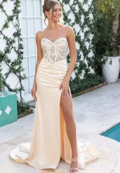 XO065^Portia and Scarlett