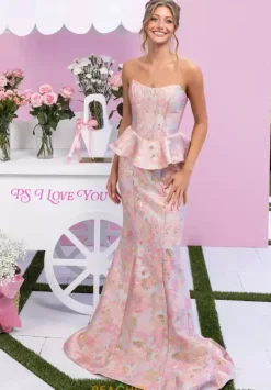 XO184^Portia and Scarlett