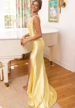 XO074^Portia and Scarlett