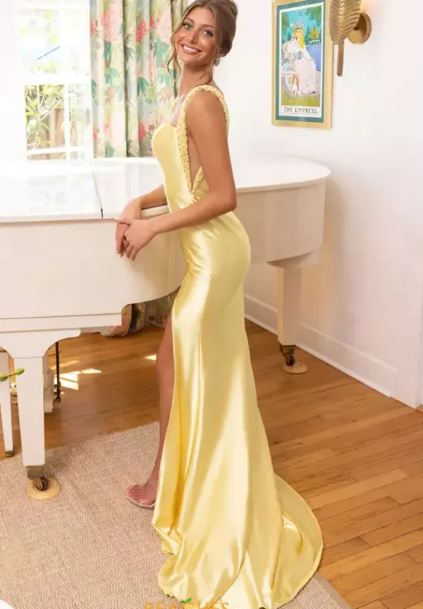 XO074^Portia and Scarlett