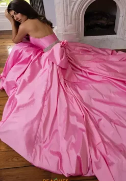 71024^Rachel Allan Hot