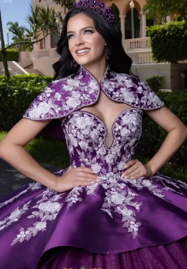 Quinceanera 4080016^Vizcaya Hot