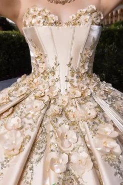 Quinceanera 4080033^Vizcaya Hot